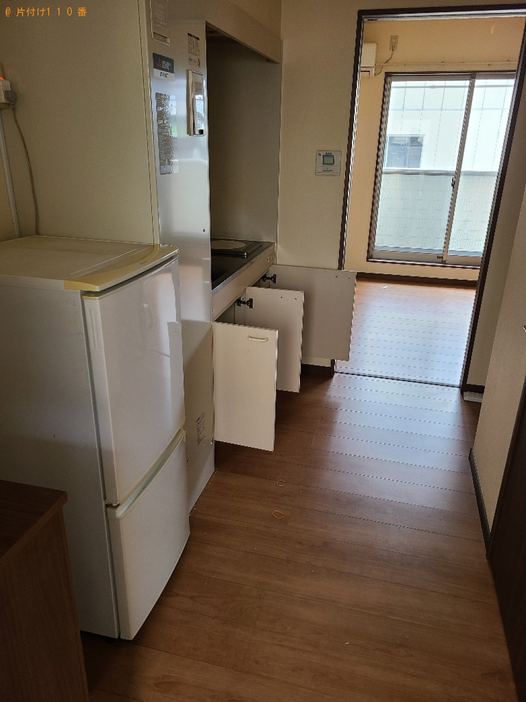 テーブル、カラーボックス、扇風機、炊飯器、カーテン、布団等の回収