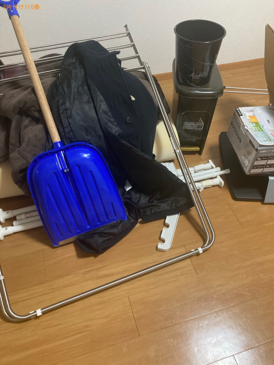 ウレタンマットレス、突っ張り棒、ギター、ゴミ箱、布団等の回収